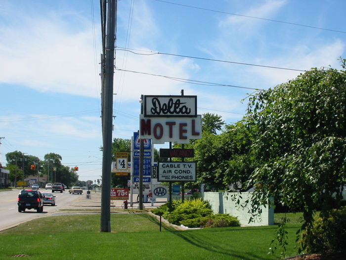 Delta Motel (Careys Motel) - 2003 Photo Of Old Sign (newer photo)